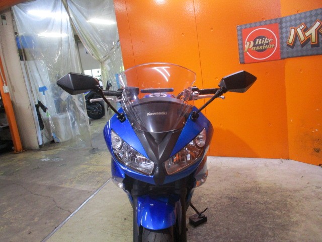 フロントから見てもこの通り状態グッド！！当社は価格は安くても車両の質は高いので常時即売れですよ！！